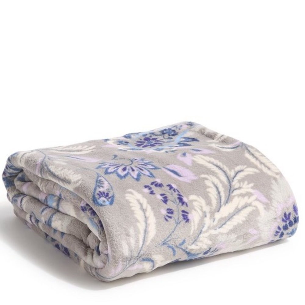 Vera Bradley Women's Outlet Fleece
Essential Throw Blanket
